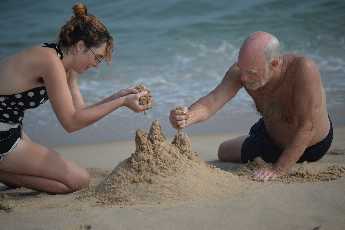 Click to see 41 Mary & Robert Sand Castling.JPG