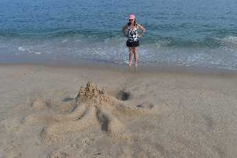 Click to see 44 Finished Sand Castle.JPG