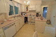 Click to see 10 Kitchen 02.jpg