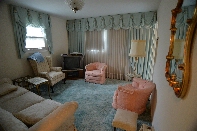 Click to see 16 Family Room 01.jpg